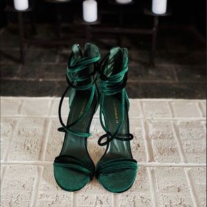 Emerald Green Heels 💚💚